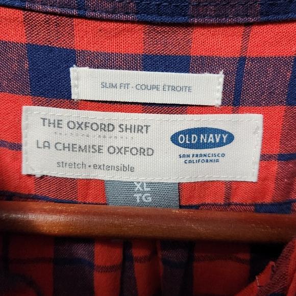 Old Navy Men's long sleeved button down shirt - Picture 2 of 3